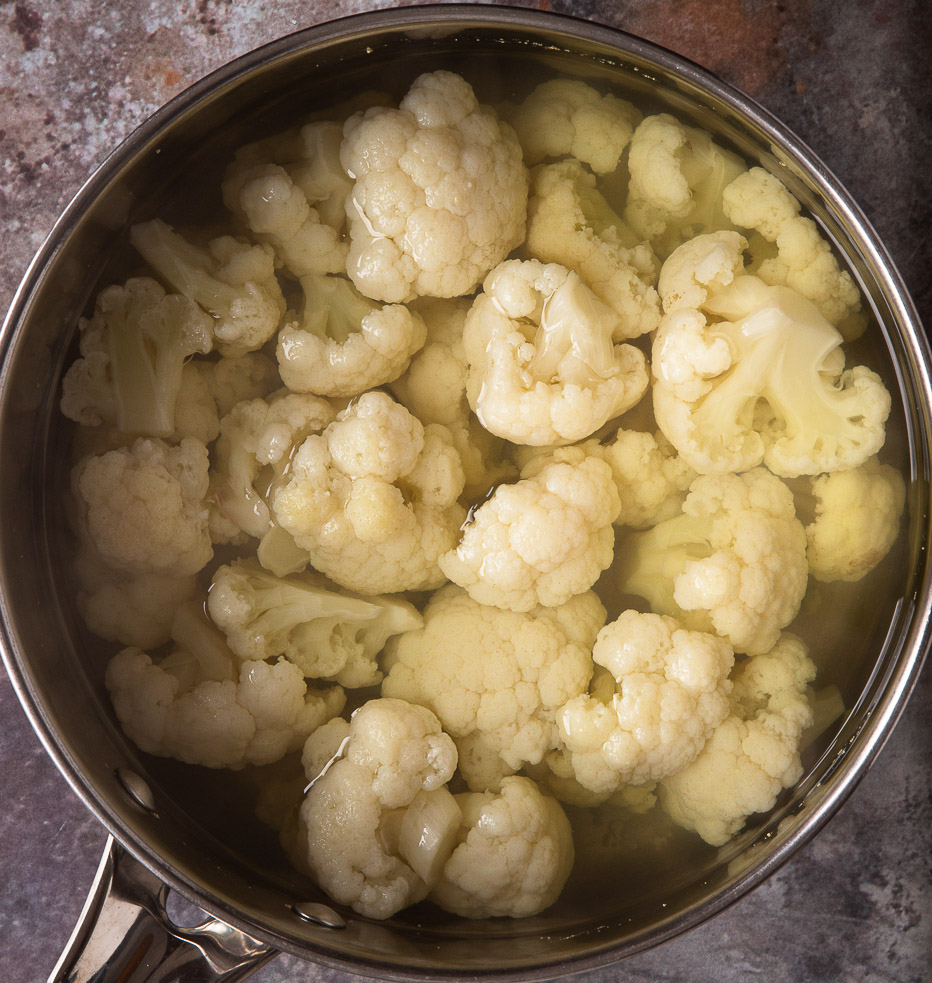 CAULIFLOWER CHEESE BAKE WITH MINCE_BOILED CAULIFLOWERS