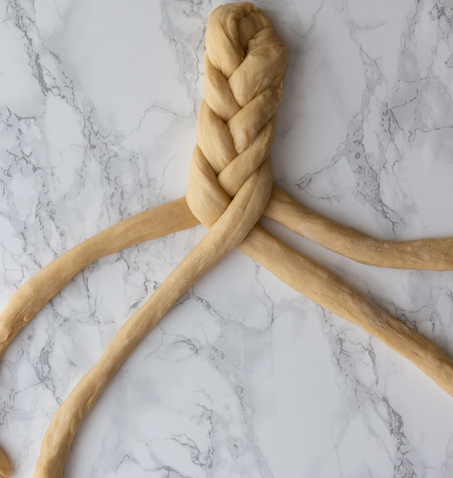 EASTER BREAD BRAIDING