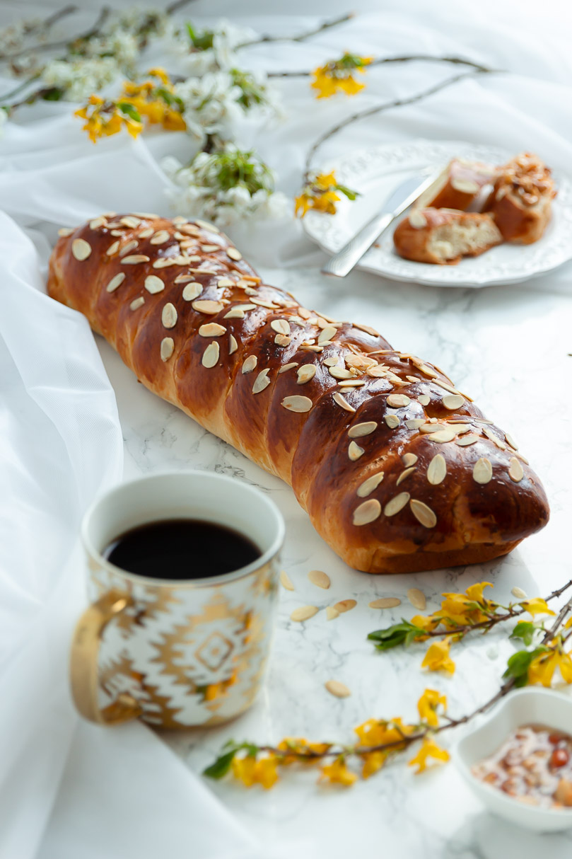EASTER BREAD WITH HEAVENLY MAHLEB SMELL