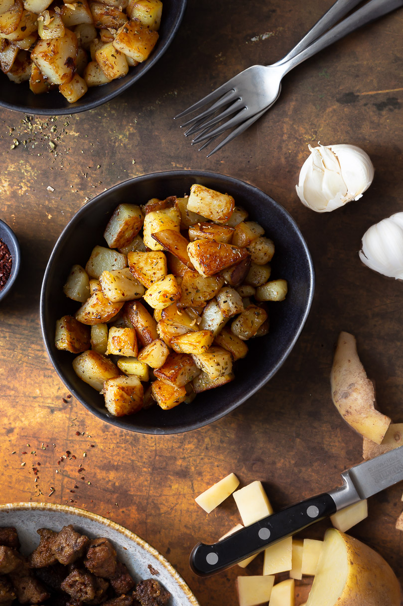 CRISPY, PAN FRIED POTATOES WITH A FLUFFY INTERIOR