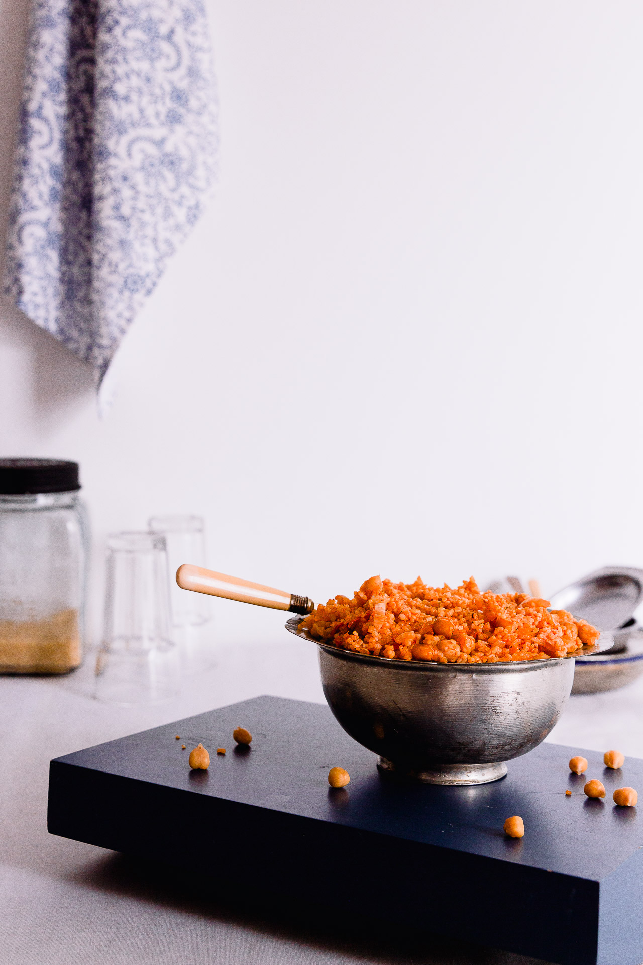 BULGUR PILAF WITH CHICKPEAS, TURKISH VEGETARIAN SIDE DISH WITH NUTTY, EARTHY FLAVOURS