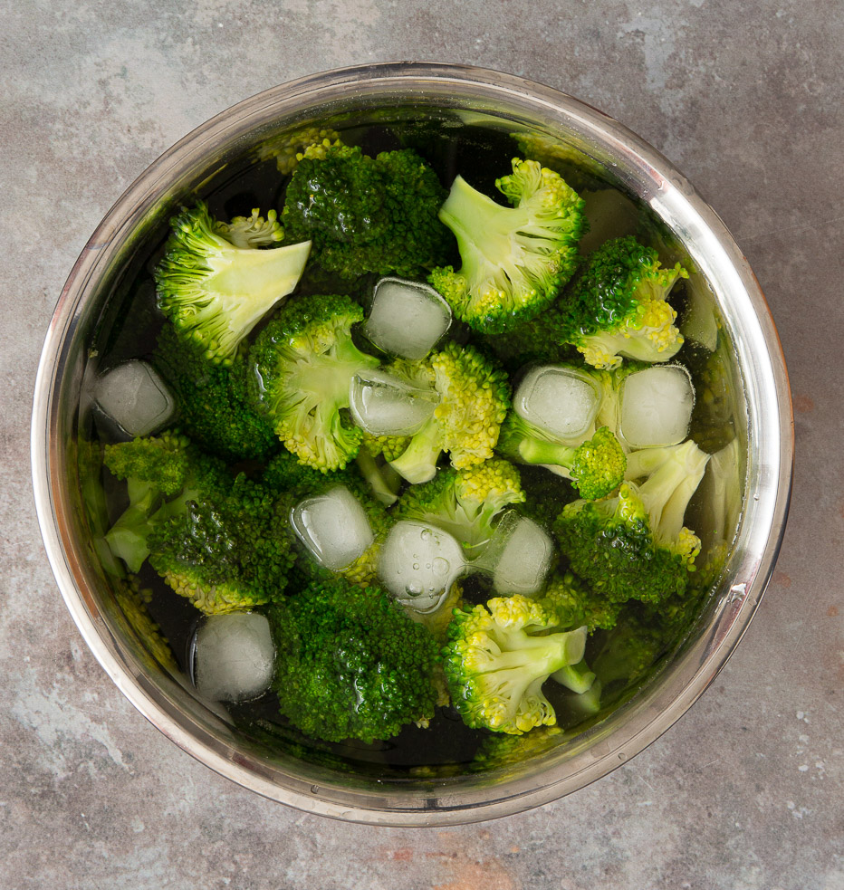 BROCCOLI SALAD_BROCCOLIS IN ICE