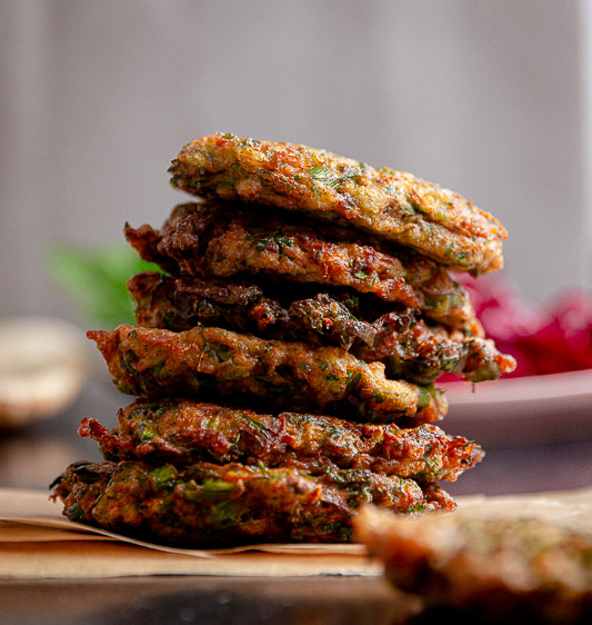 ZUCCHINI FRITTERS WITH CRISPY EDGES AND SOFT MIDDLE